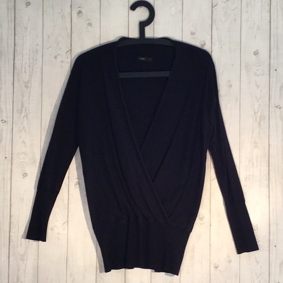 Women’s M Charm Black Sweater - Picture 1 of 2